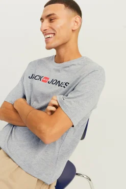 T-shirt regular com logo