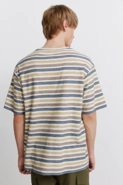 T-shirt às riscas