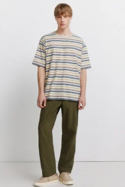 T-shirt às riscas