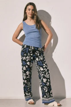 T-shirt alças canelada lurex azul