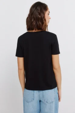 T-shirt básica em algodão gola em bico