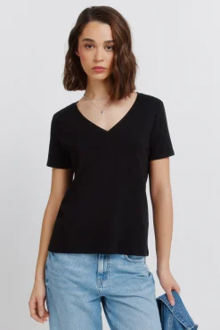 T-shirt básica em algodão gola em bico