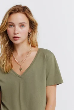 T-shirt básica em algodão gola em bico