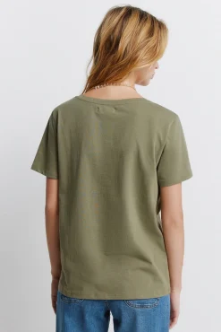 T-shirt básica em algodão gola em bico