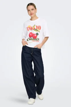 T-shirt com desenho na frente