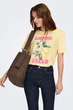 T-shirt com desenho na frente