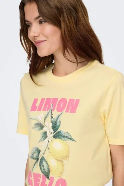 T-shirt com desenho na frente
