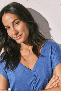 T-shirt curta em viscose e linho azul