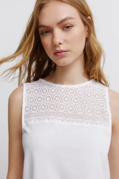 T-shirt de alças bordada