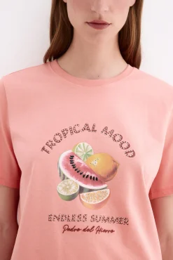 T-shirt de manga curta com estampado na frente