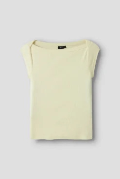T-shirt de manga curta com ombro descaído