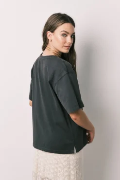 T-shirt de manga curta em algodão preto lavado