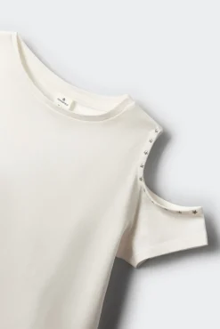 T-shirt de manga curta ombros descobertos com tachas menina
