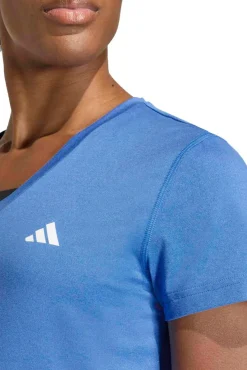T-shirt desportiva gola em bico Essentials