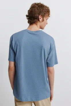 T-shirt escura
