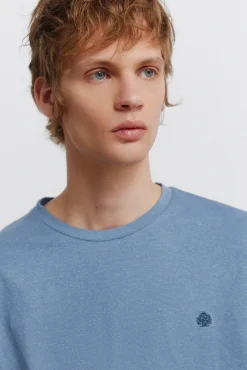 T-shirt escura