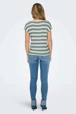 T-shirt leve às riscas