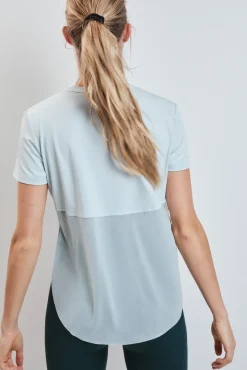 T-shirt manga curta com painel em tercido mesh azul