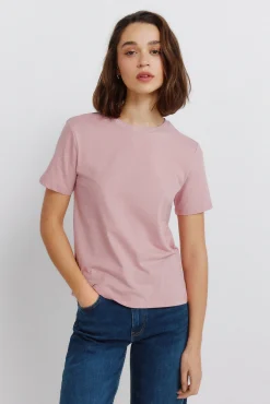 T-shirt manga curta com tachas