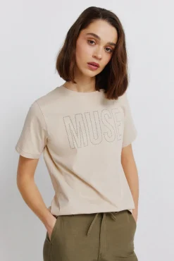 T-shirt manga curta com tachas