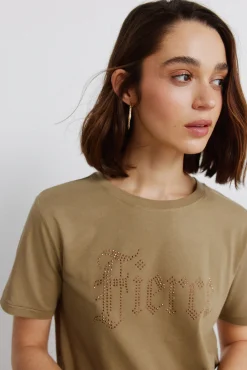 T-shirt manga curta com tachas
