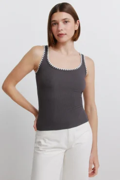 T-shirt nadadora bordada
