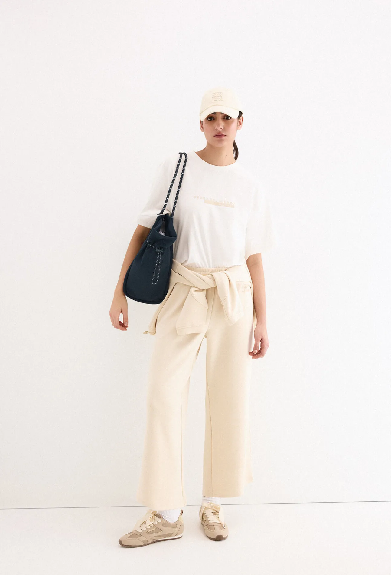 T-shirt oversize activewear com logo