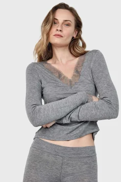 T-shirt térmica gola em V com renda