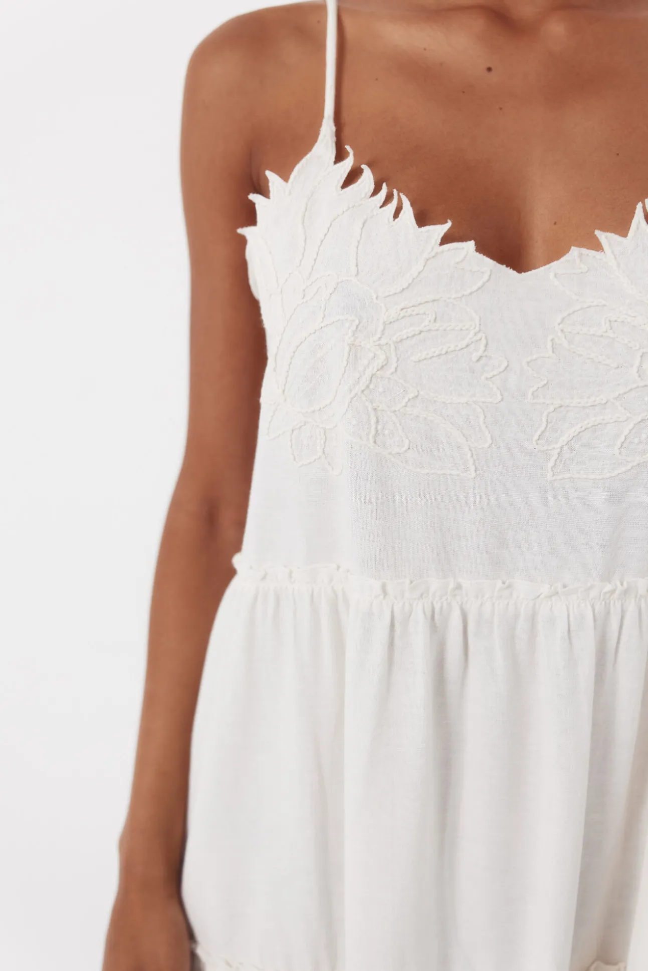Vestido bordado com flores