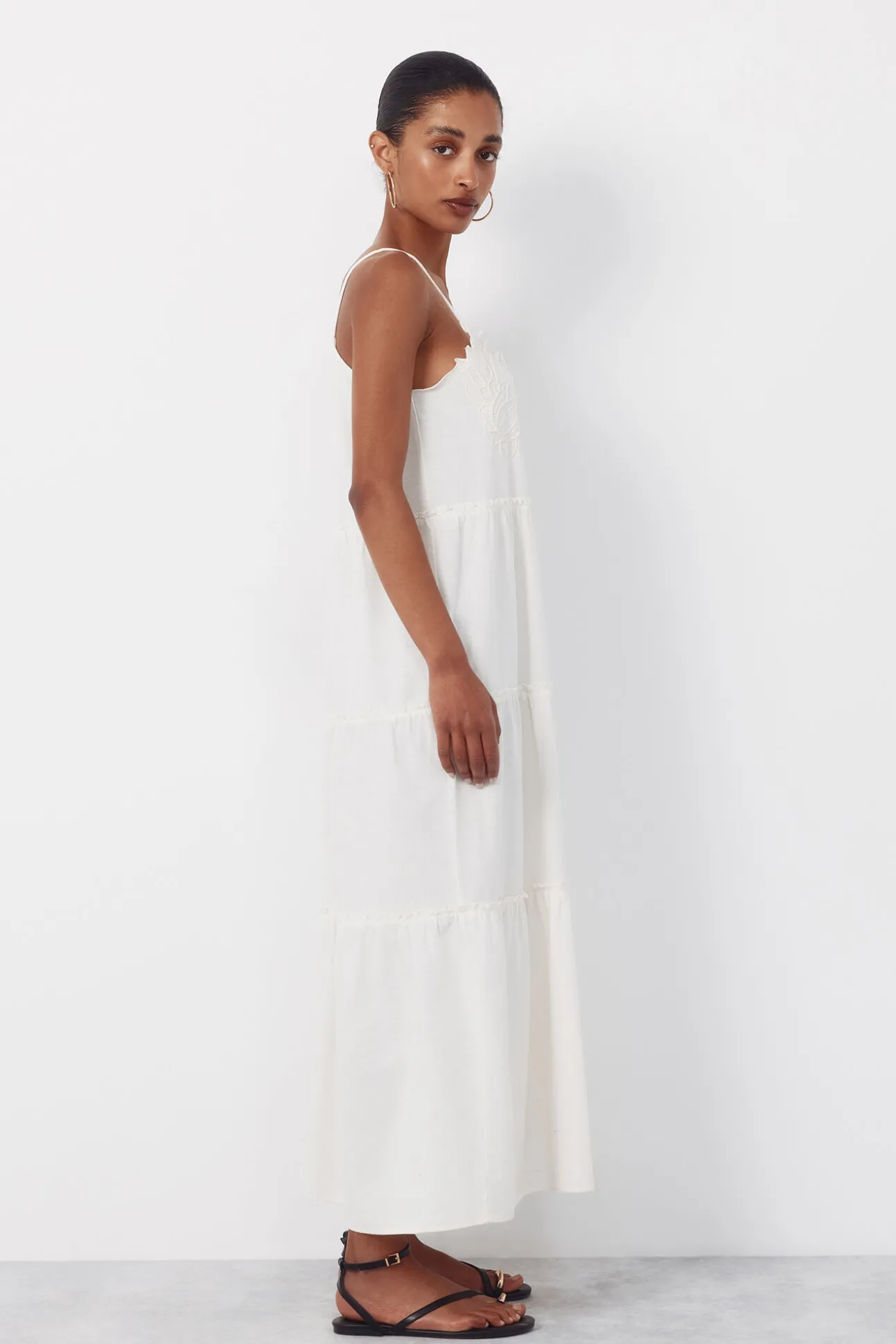Vestido bordado com flores