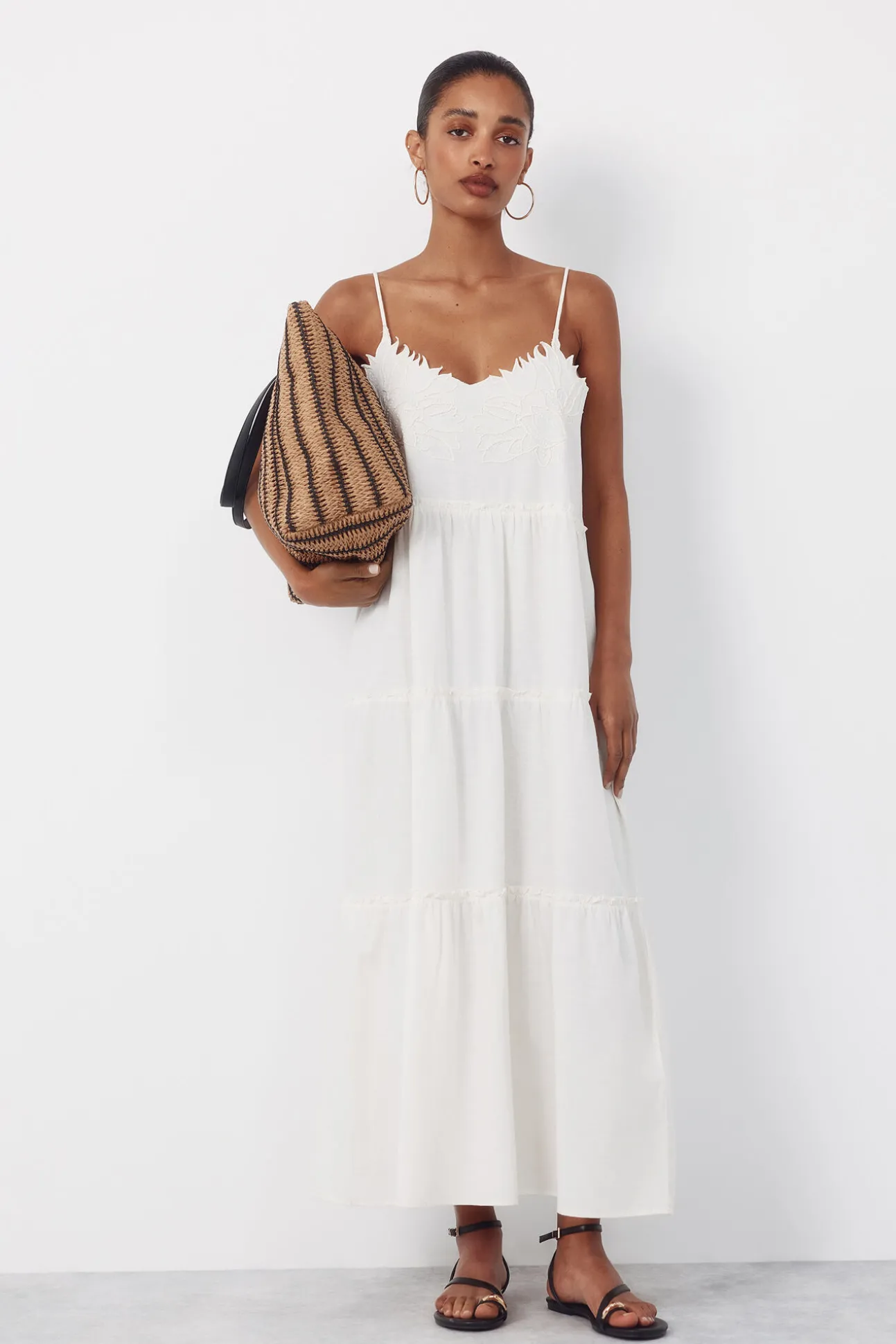 Vestido bordado com flores