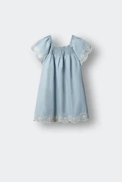 Vestido bordado menina