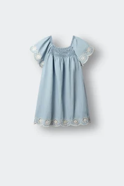 Vestido bordado menina