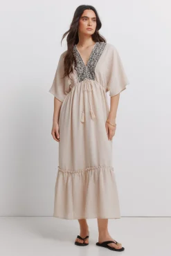 Vestido caftã com folhos