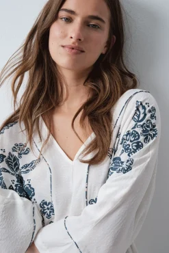 Vestido caftã em viscose estampado floral branco