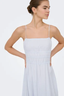 Vestido comprido com detalhes franzidos