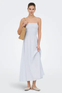 Vestido comprido com detalhes franzidos