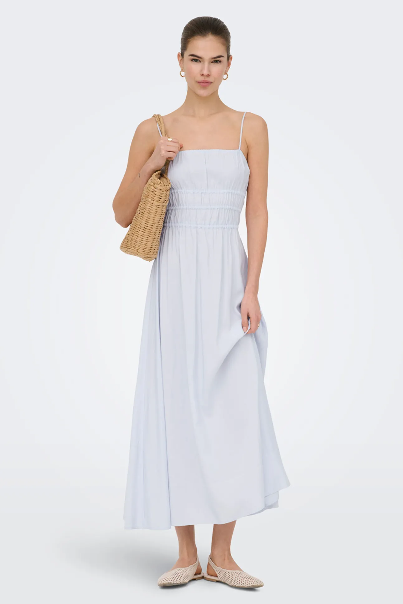 Vestido comprido com detalhes franzidos