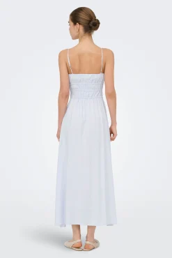 Vestido comprido com detalhes franzidos