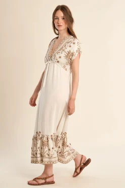 Vestido comprido de manga curta com detalhes bordados
