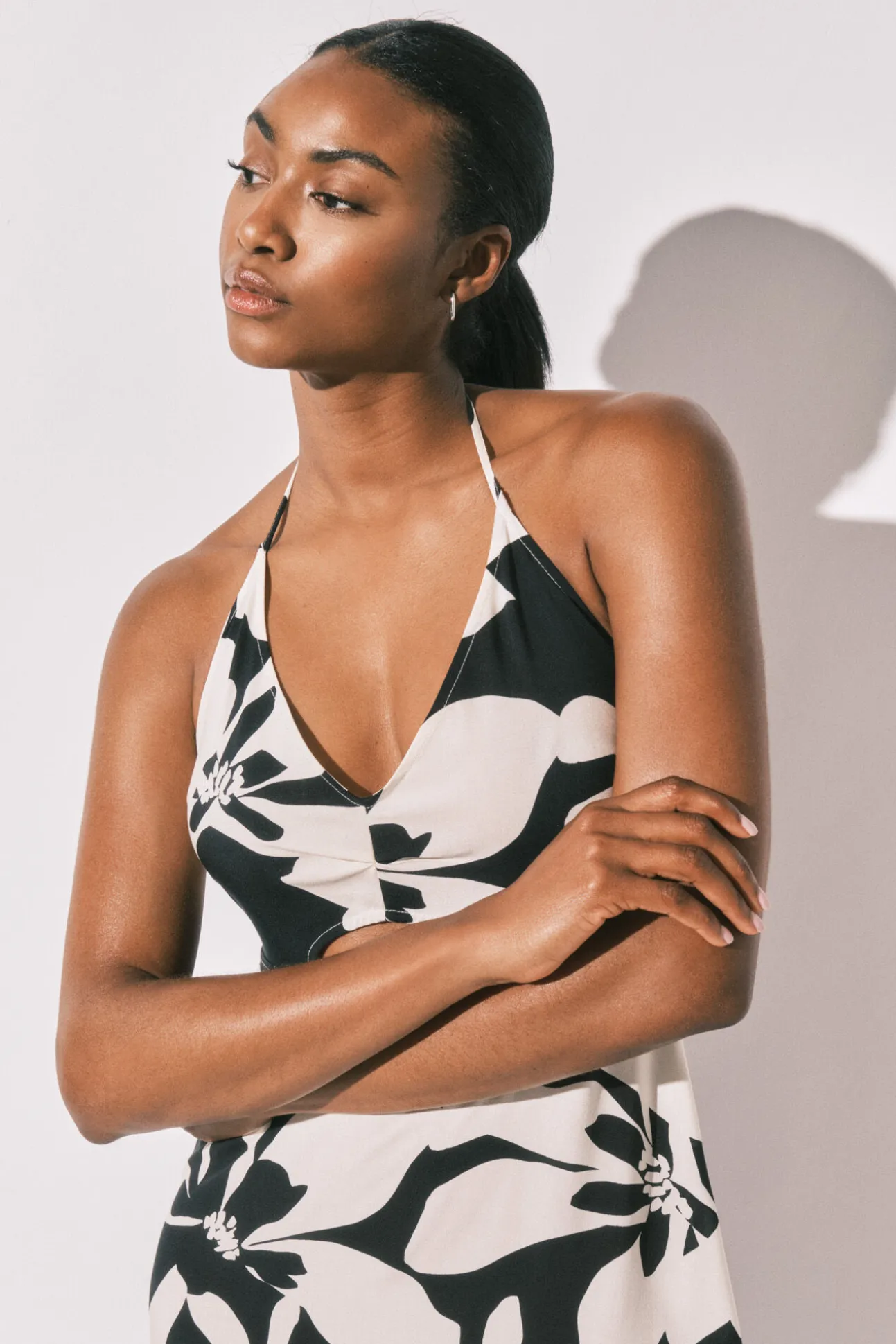 Vestido comprido estampado floral b&w