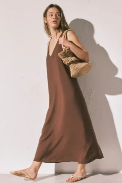 Vestido comprido fluido castanho