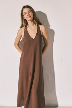 Vestido comprido fluido castanho