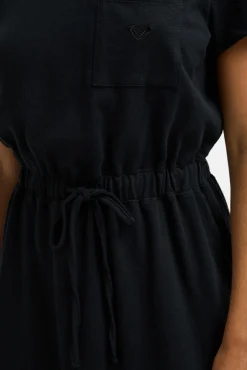 Vestido curto com cintura elástica