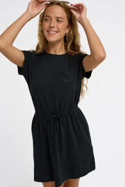 Vestido curto com cintura elástica