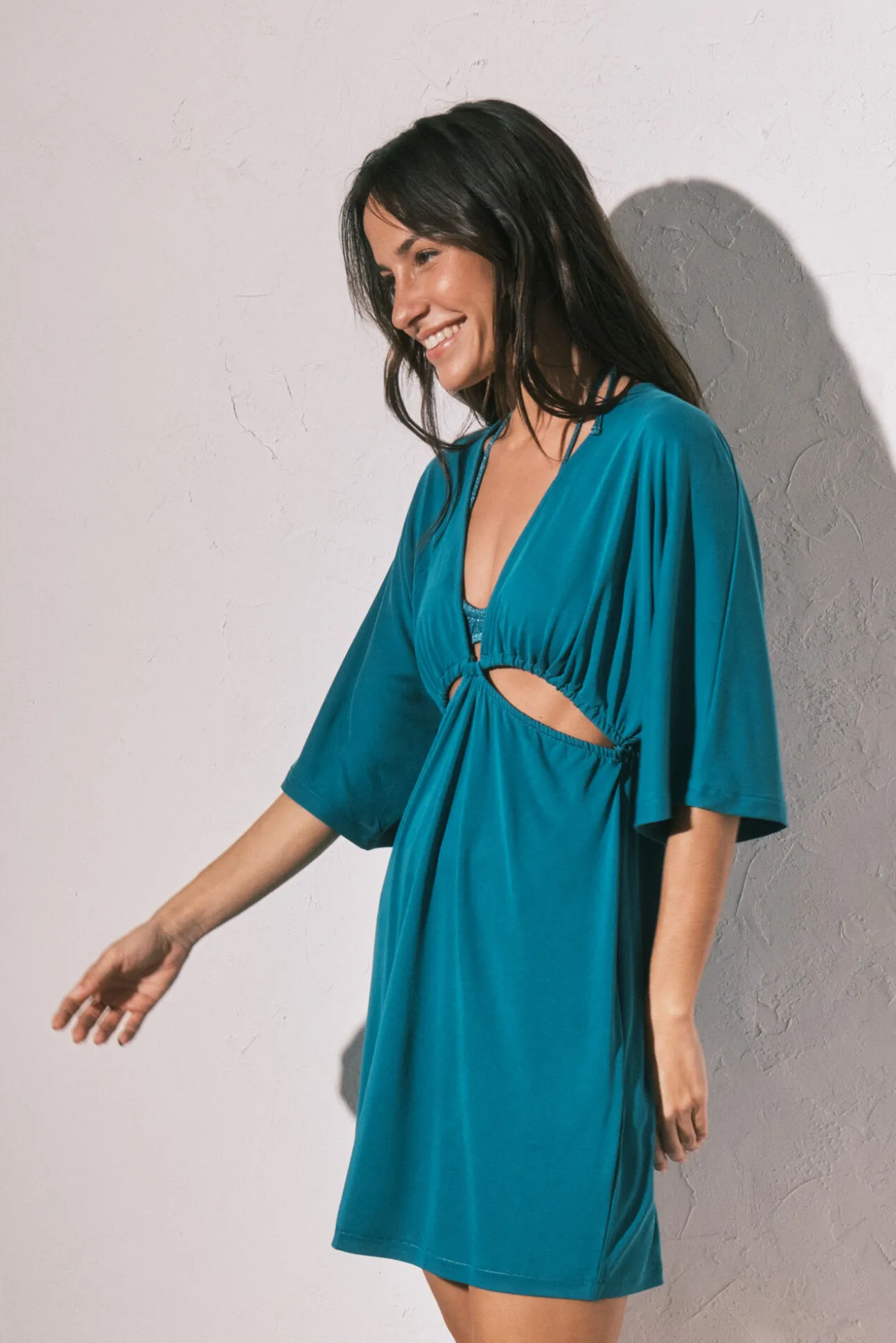 Vestido curto cut-out em malha azul