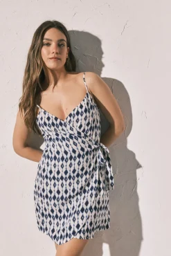 Vestido curto de alças cruzado