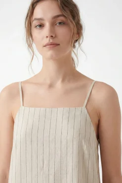 Vestido curto de linho com alças