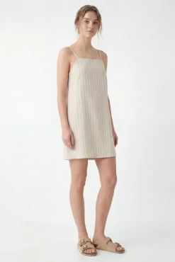 Vestido curto de linho com alças