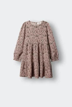 Vestido de flores para menina